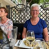 161 Emmy en Lenie een pasta